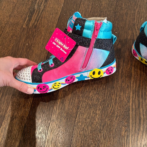 NWT Skechers Pop Princess Emoji Light Up Sneakers Kids Size 3 - Picture 2 of 6